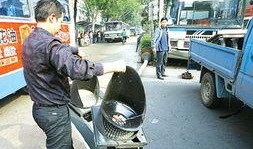 红绿灯摩托车爆料视频大全,街头奇闻录